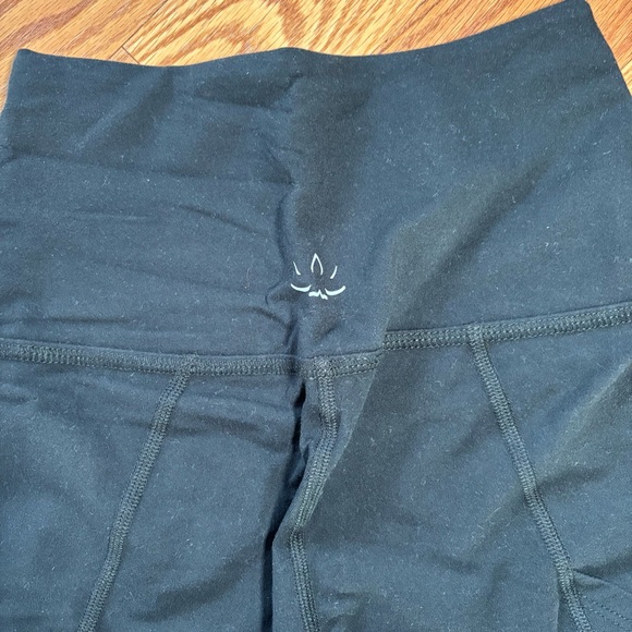 Beyond Yoga Palomino High Waisted Legging Black XS NWT Pockets - Picture 7 of 12